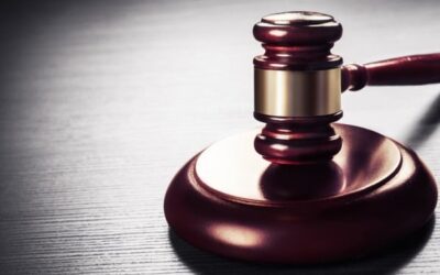 Αντισυνταγματική η παράταση του υποχρεωτικού εμβολιασμού εργαζομένων σε δομές υγείας λόγω ελλείψεως επαναξιολογήσεως του μέτρου