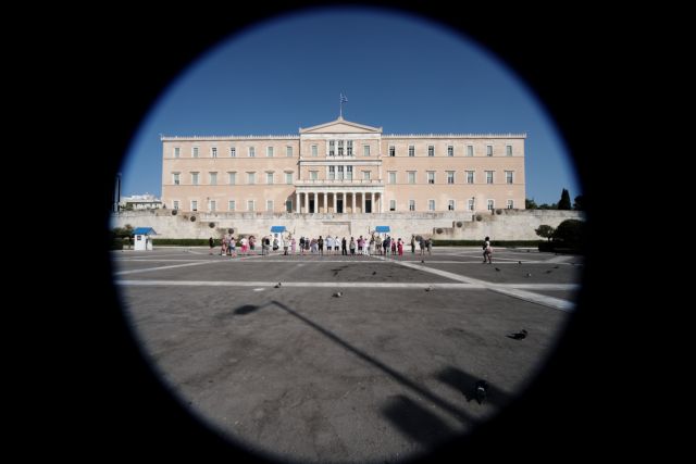 Έρευνα: Τι πιστεύουν οι πολίτες για το Σύνταγμα και την εφαρμογή του – Στο ναδίρ η αξιοπιστία δικαστών και πολιτικών