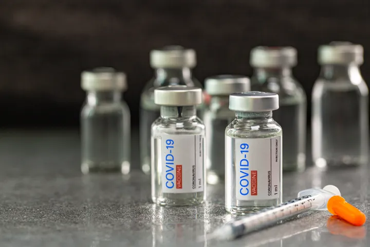 Γερμανία: Πάνω από 300.000 καταγγελίες για παρενέργειες του εμβολίου της BioNtech